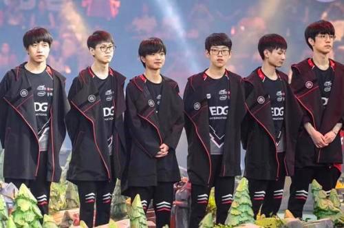 更揭示了乌 更揭示了乌