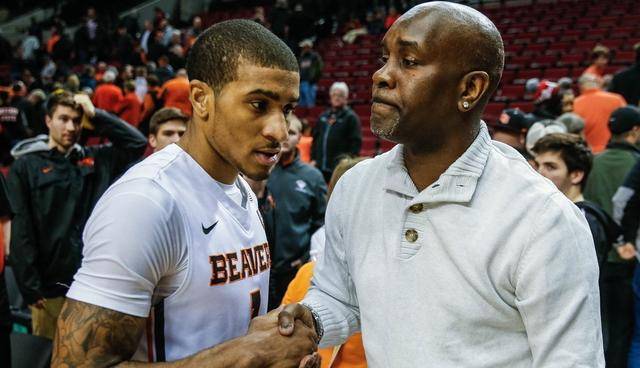 加强中场控 加强中场控