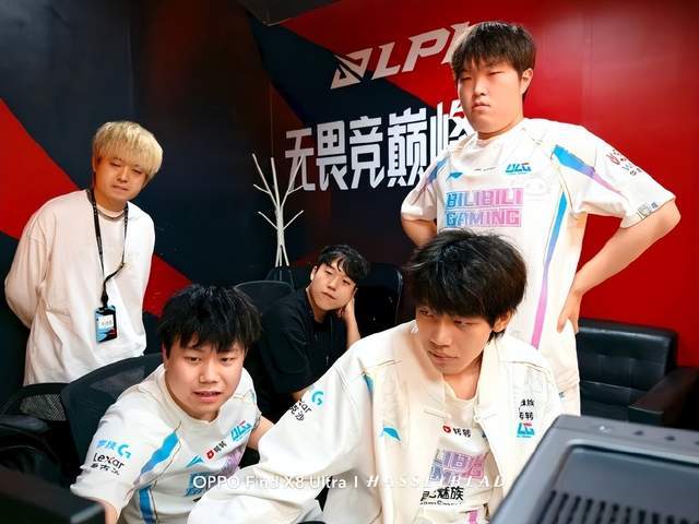 据与回合影 据与回合影